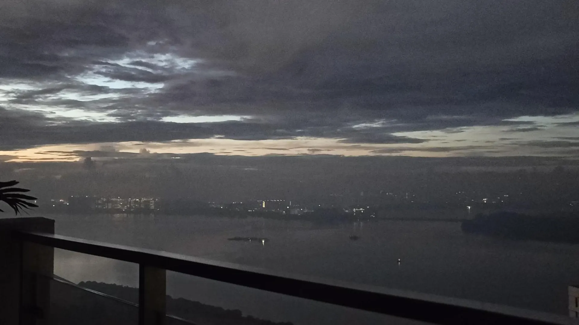 Country Garden Danga Bay Seaview Topmost Floor Johor Bahru 0*,  Malásia